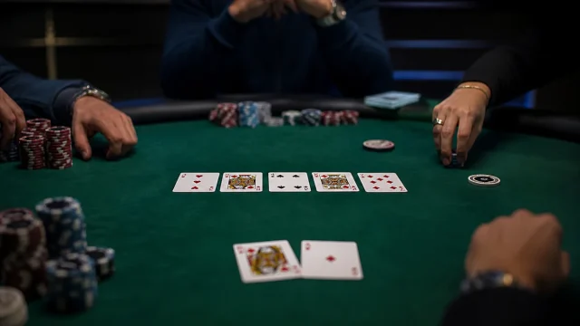 Hướng dẫn chơi poker Texas Hold'em từ cơ bản đến nâng cao